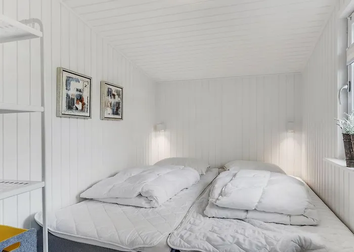 Elain - From The Sea By Interhome